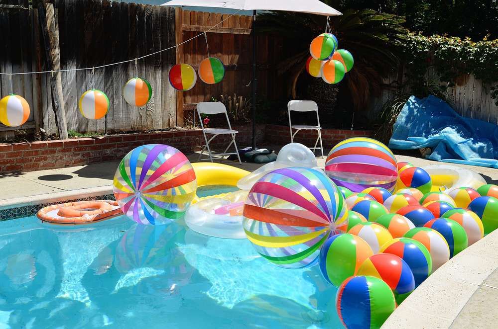 Party balls. Украшение бассейна к детскому Дню рождения. Детская вечеринка в бассейне. Детский день рождения в бассейне. Украсить детский бассейн.