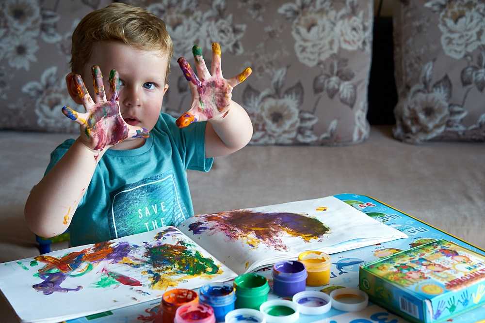 Краски пальчики. Дети творчество. Краски для детей. Рисование для детей. Рисование красками для малышей.