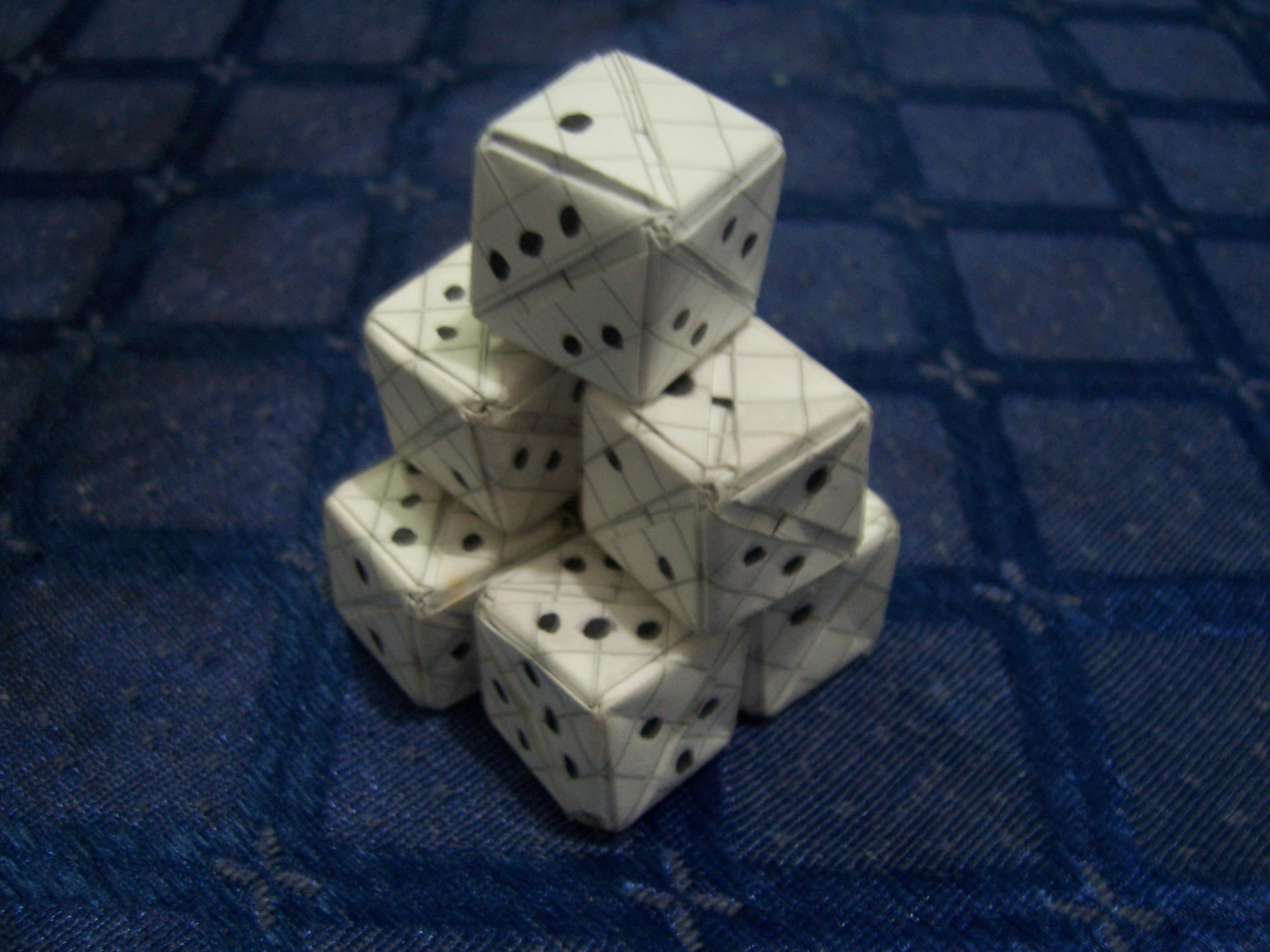 Самодельные кубы. Кости игральные. Кубик для настольных игр. Развертка кубика. Кубик с точками.